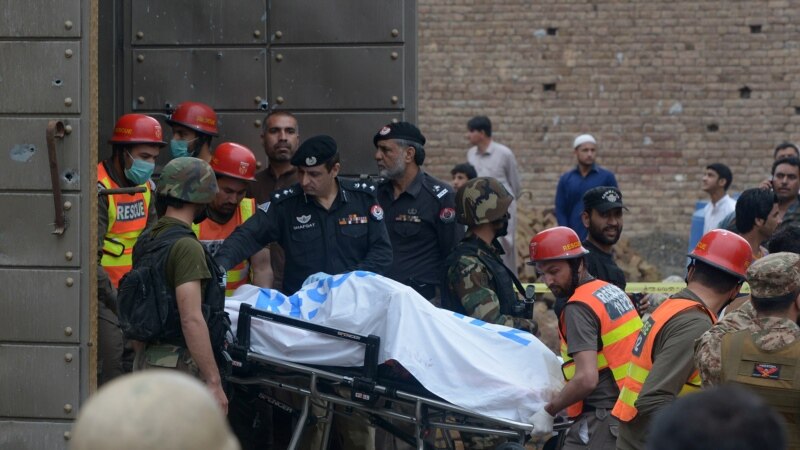 Најмалку 14 луѓе патници загинале при вооружен напад во Пакистан 