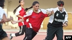 تصویر آرشیف: شمیلا کوهستانی یکی از بازیکنان تیم فوتبال دختران افغانستان 