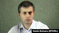 Vladislav Gribincea în studioul Europei Libere la Chișinău