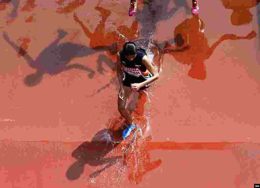 Lalita Shivaji Babar of India competes in the women's 3,000-meter steeplechase heats during the Beijing 2015 IAAF World Championships at the National Stadium, also known as the Bird's Nest, in Beijing on August 24. (epa/Diego Azubel)