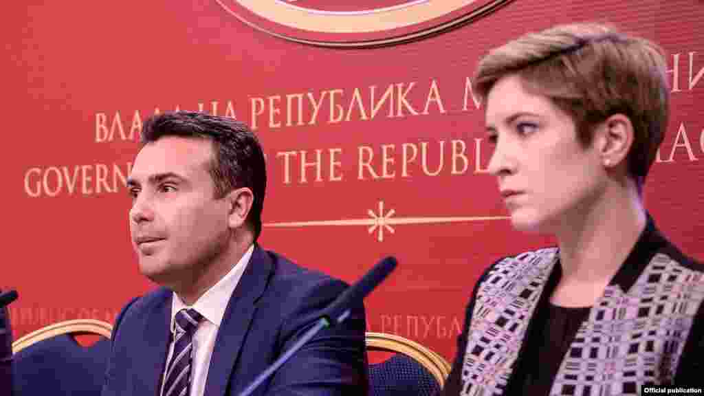 МАКЕДОНИЈА - Премиерот Зоран Заев изјави дека со лидерот на ДУИ Али Ахмети РАЗГОВАРАЛЕ за проблемот со Грција и за проширувањето на владината коалиција. Тој порача дека на Владата и треба постабилно парламентарно мнозинство зашто следуваат сериозни одлуки за Македонија.