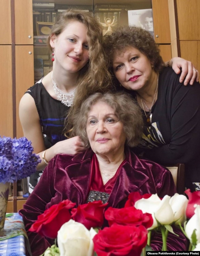 Ярослава з мамою та бабусею, фото з родинного архіву