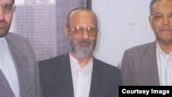 محمدتقی مصباح یزدی در لباس شخصی در آمریکا