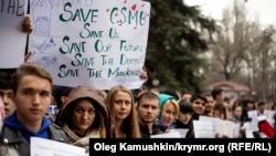 Крымские студенты-медики продолжают протест 