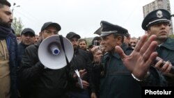 Armenia - Opposition leader Nikol Pashinian holds an anti-government rally in Yerevan's Nor Nork district, 21 April 2018.