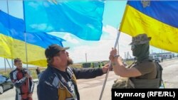 Админграница: байкеры привезли украинский и крымскотатарский флаги (фотогалерея)