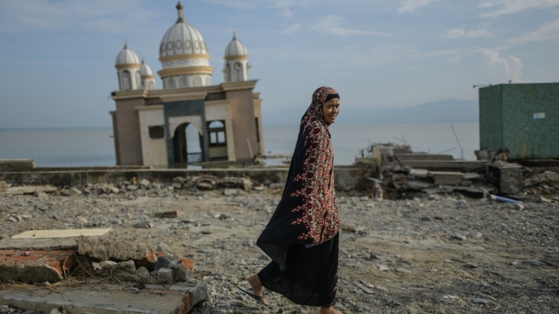 Силен земјотрес на Суматра, Индонезија предупреди за цунами