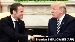 Emmanuel Macron și Donald Trump în Biroul Oval de la Casa Albă, Washington D.C., 24 aprilie 2018. 