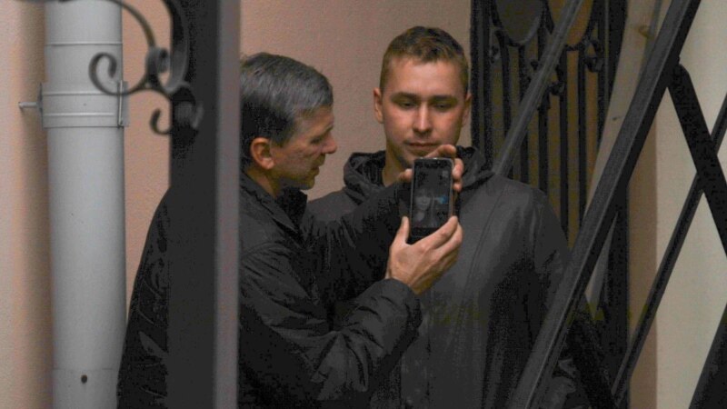 Беларусь: сын отбил отца у милиции. Они скрылись от репрессий в посольстве Швеции в Минске