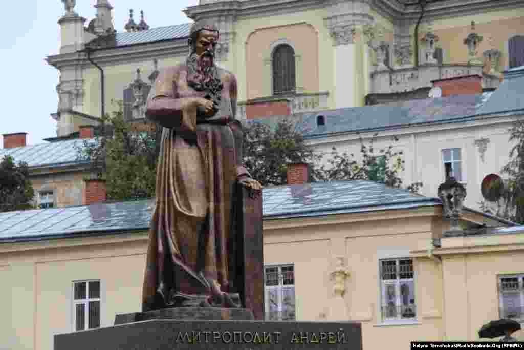 Пам&#39;ятник митрополитові УГКЦ Андрею Шептицькому у Львові