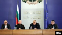 Томислав Дончев, ген. Венцислав Мутафчийски, Бойко Борисов и Младен Маринов дадоха пресконференция след преговорите с работодателите и синдикатите в събота