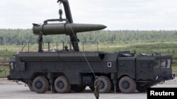 Russia -- Russian servicemen equip an Iskander tactical missile system at the Army-2015 international military-technical forum in Kubinka, outside Moscow, June 17, 2015