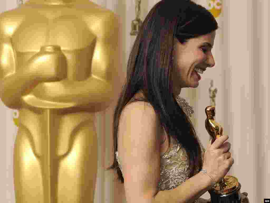 ساندرا بولاک - اسکار بهترین بازیگر زن نقش اول به ساندرا بولاک، برای فیلم «نقطه کور » داده شد