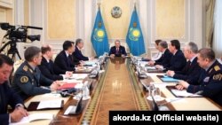 Председатель Совета безопасности Казахстана Нурсултан Назарбаев проводит совещание этого органа, Нур-Султан, 10 апреля 2019 года.