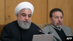 حسن روحانی مدعی شد که صبح جمعه از افزایش قیمت بنزین مطلع شده است