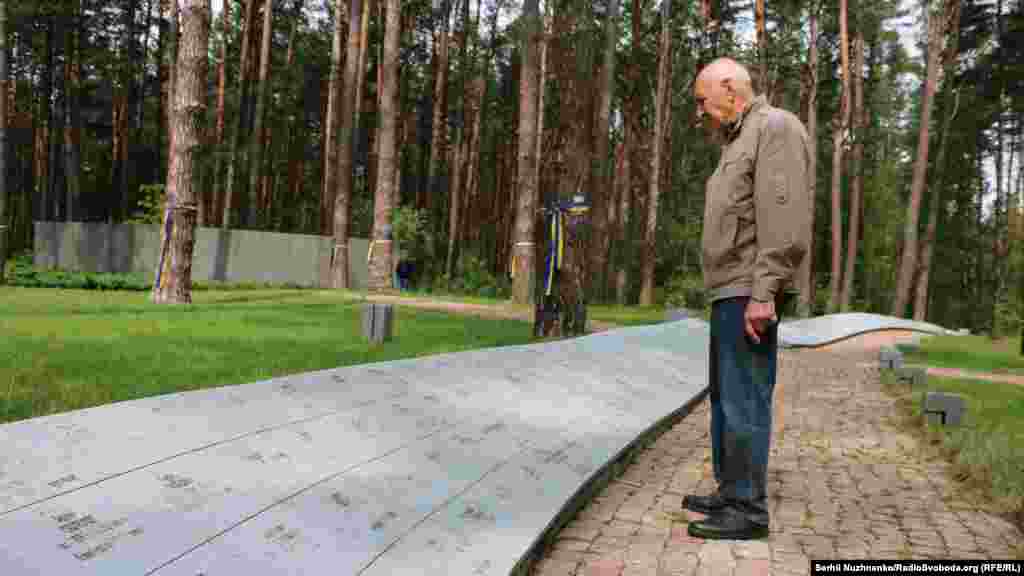 Имена, высеченные на бетоне, остаются в памяти каждого