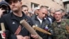 Вооруженные битами пророссийские активисты в Луганске