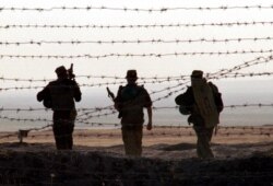 Trupat ruse në Taxhikistan në kufirin me Afganistanin