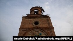 Дзвінниця церкви у зуйнованому селі Піски неподалік Донецького аеропорту
