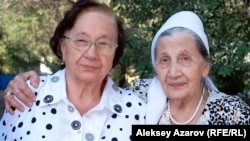 Сестры Динмухамеда Кунаева Роза и Сара. Алматы, 22 августа 2012 года.