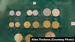 Найбільшу колекцію монет, а це понад 120 тисяч одиниць, зберігають у Національному музеї історії України (НМІУ