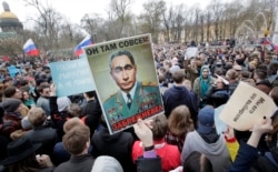 Під час масової акції протесту в Санкт-Петербурзі, 5 травня 2018 року