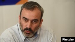 Armenia - Opposition activist Zhirayr Sefilian at a news conference in Yerevan, 30Nov2015.