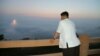 کیم جونگ اون در ۳۰ ژوئن در حال تماشای پرتاب موشک کره شمالی (محل تصویر مشخص نیست)