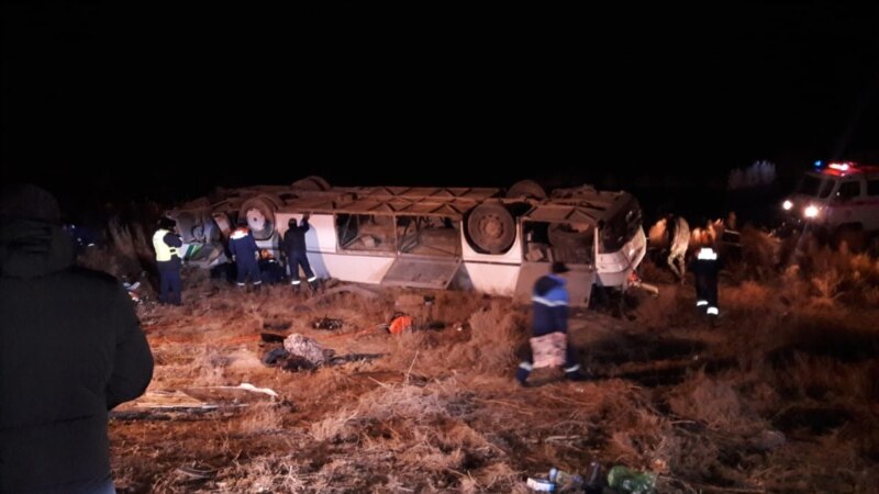 Gazagystanda awtobusyň agdarylmagy netijesinde sekiz adam öldi