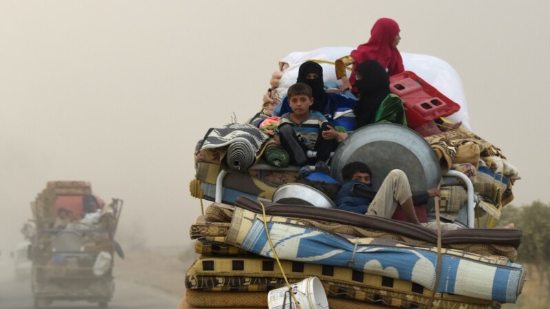 Околу 130 илјада сириски бегалци на пат кон Турција