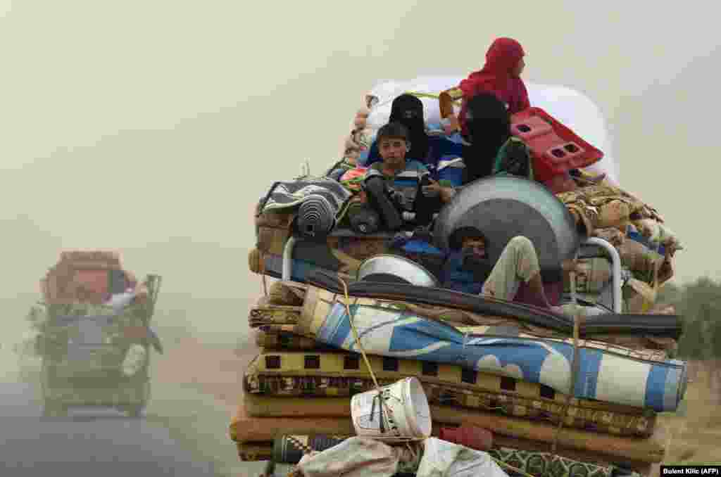 Displaced Syrians from Deir el-Zor head to refugee camps on the outskirts of Raqqa as Syrian fighters backed by U.S. special operations forces were battling to clear the last remaining Islamic State extremists holed up in their crumbling stronghold. (AFP/Bulent Kilic)