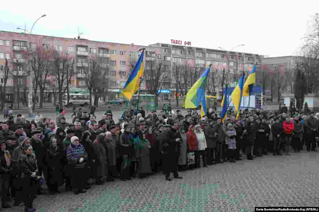 Ukraine -- Activists mourn Holodomor victims, Cherkasy, 23Nov2013