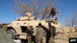 Афганские вооруженные силы ведут бои с талибами