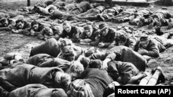 Soldați și civili germani capturați de Divizia 17 americană, 31 martie 1945