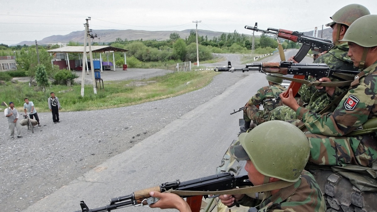 Ввело войска. Русские военные в Киргизии. Киргизия воена части Военная полиция. Сепаратисты в Киргизии. Война в Киргизии 2021.