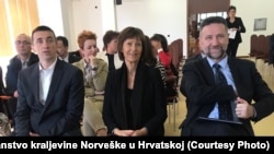 Gradonačelnik Vukovara Ivan Penava, ambasadorica Norveške Astrid Versto i u vrijeme nastanka fotografije HDZ-ov ministar znanosti i obrazovanja Pavo Barišić u Vukovaru