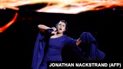 Представниця України Джамала виконує пісню «1944» під час генеральної репетиції пісенного конкурсу «Євробачення 2016», на якому вона здобула перемогу. Стокгольм, Швеція, 13 травня 2016 року