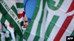 Флаги итальянских профсоюзов.