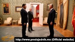 Agreman novom ambasadoru treba da odobri predsjednik Crne Gore (Foto: ambasador Srbije Vladimir Božović koji je proglašen personom non grata i predsjednik Crne Gore Milo Đukanović u januaru 2020. godine)