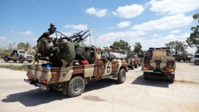 Отряд ЛНА Халифы Хафтара, выступающий из Бенгази на боевые позиции в окрестностях Триполи. Апрель 2020 года
