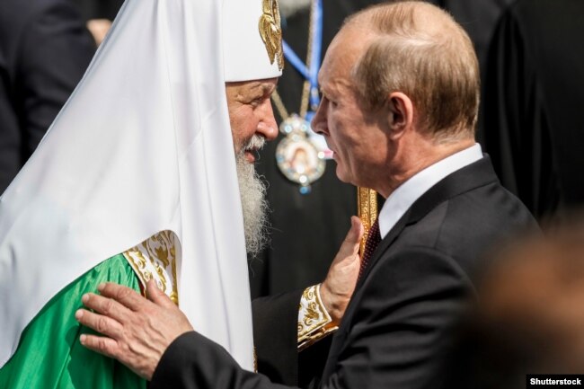 Президент Росії Володимир Путін (праворуч) і патріарх Московський Кирило на одному із заходів, присвячених 1025-річчю Хрещення України-Русі. Київ, 27 липня 2013 року