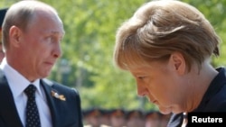 Президент России Владимир Путин и канцлер Германии Ангела Меркель. Иллюстрационное фото