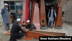 یک تابوت‌فروشی‌ در شهر کابل