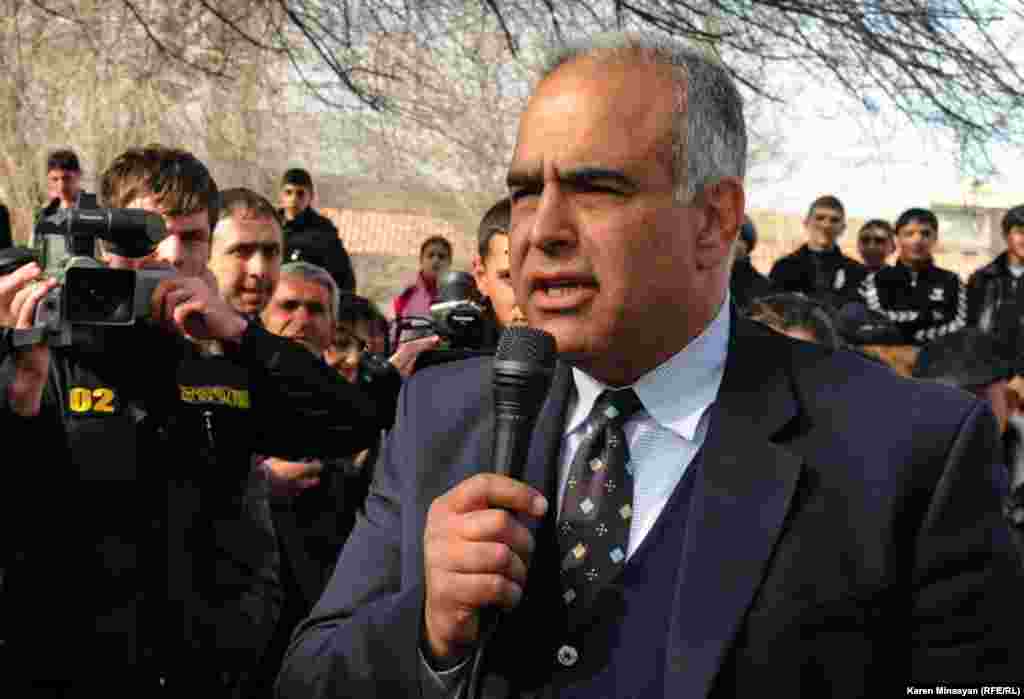 Armenia -- Opposition leader Raffi Hovhannisian holds meetings with supporters in regional towns, 26Feb2013