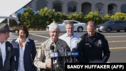 Шериф Сан-Диего дает пресс-конференцию после стрельбы в местной синагоге
