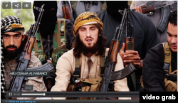 «Ислам мемлекеті» экстремистік тобы қатарына Франциядан барып қосылғандар. ИМ-нің пропагандалық видеосынан скриншот.