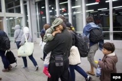 Біженці після прибуття до Німеччини. Вересень 2015 року