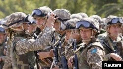 Казахстанские солдаты перед военной операцией. Иллюстративное фото.
