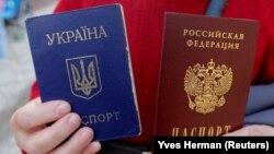 Жителів окупованих територій змушують брати російськи паспорти
