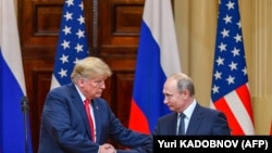 Presidenti amerikan, Donald Trump me homologun e tij rus, Vladimir Putin, pas një takimi të zhvilluar më 2018.